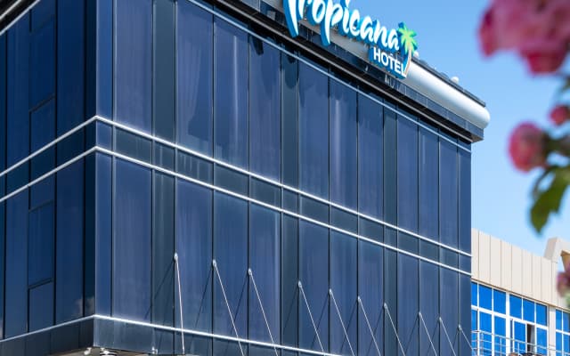 Отель Tropicana