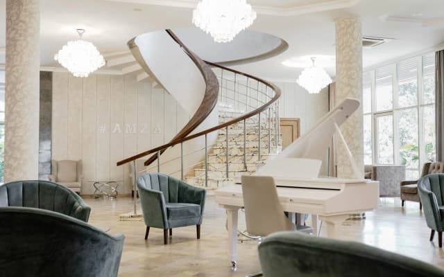Amza Park Hotel