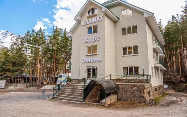 Отель  Аламат