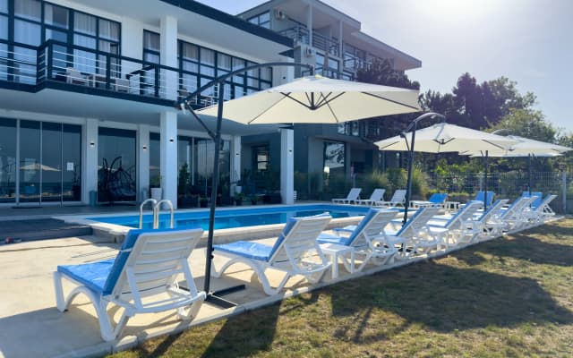 Green Land Hotel