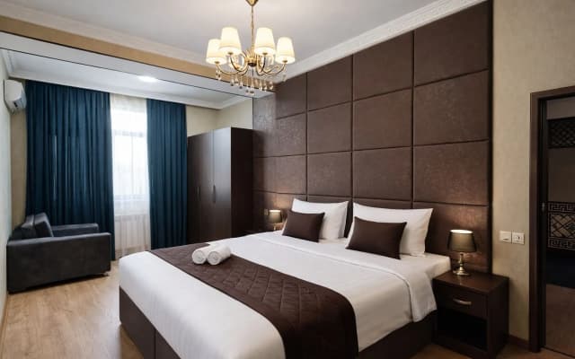 Golden Street Hotel