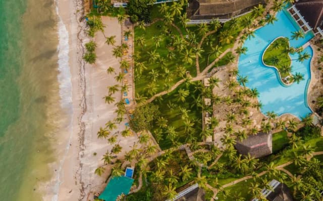 Отель PrideInn Flamingo Beach Resort & Spa