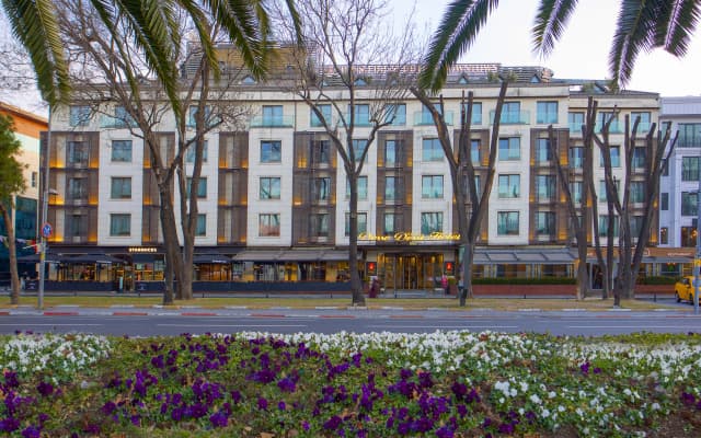 Отель Dosso Dossi Downtown