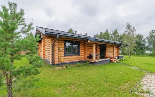 Частный дом в поселке Разливы-1, 8Б