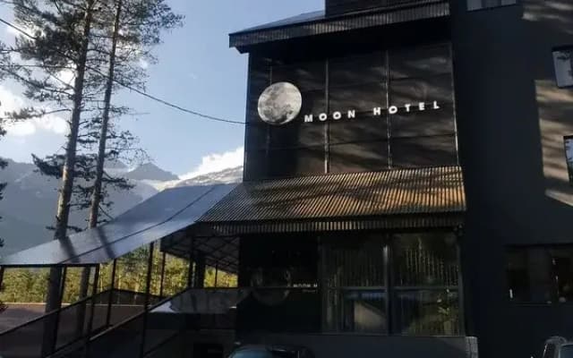 Отель Moon Hotel