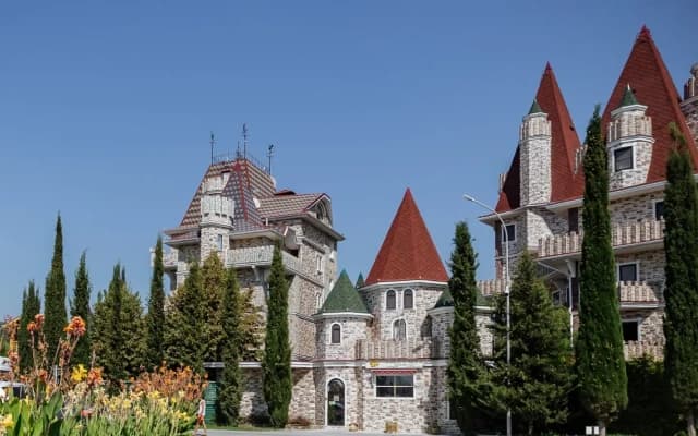 Курортный отель Замок у моря
