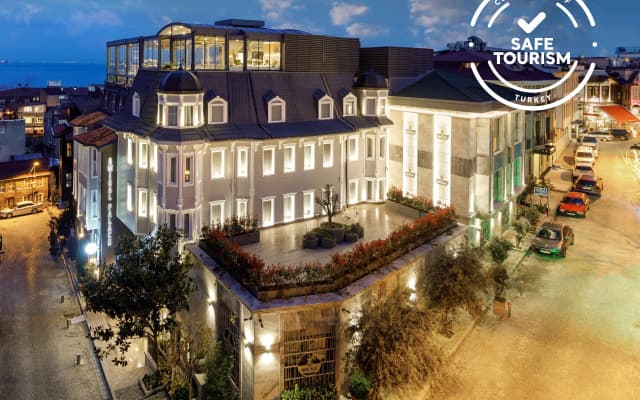 Amiral Palace Hotel