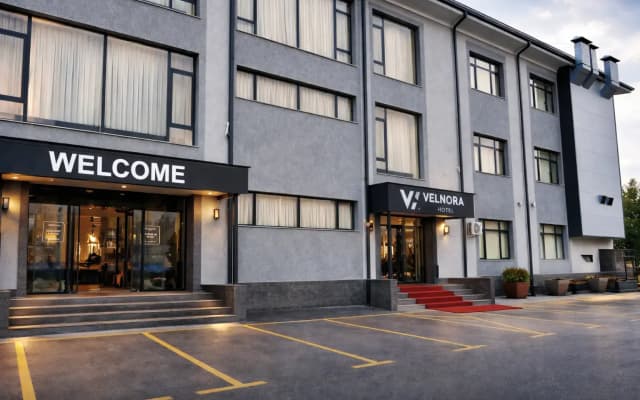 Отель Velnora