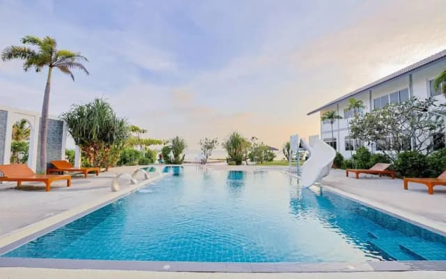Курортный отель The Princess Beachfront Resort