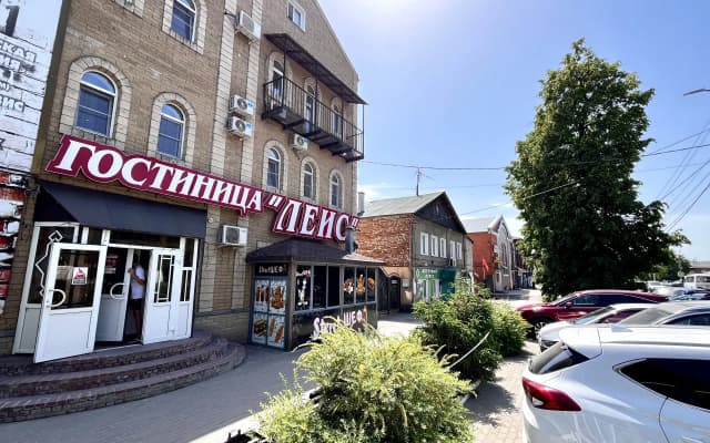 Отель Леис