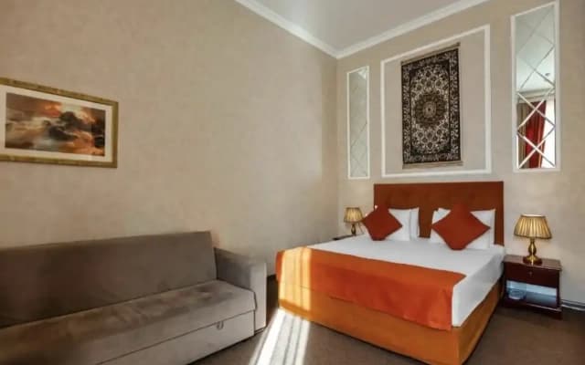 Отель NH Old City Hotel