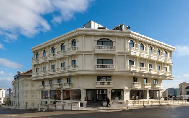 Nenessa Airport Hotel
