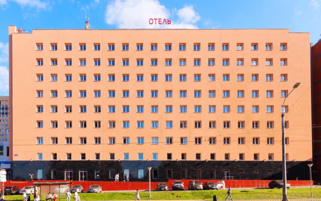 Отель Reddy