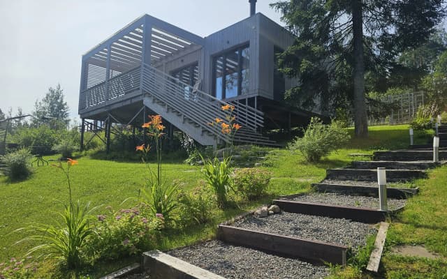 Коттедж Черничный склон Grey House