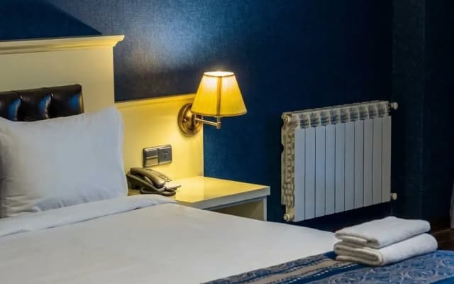 Golden STR Hotel