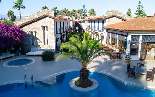 Отель Aydos Hotels & Breeze Restaurant