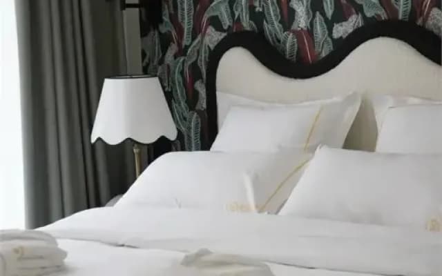 Mr.Just`s Hotel