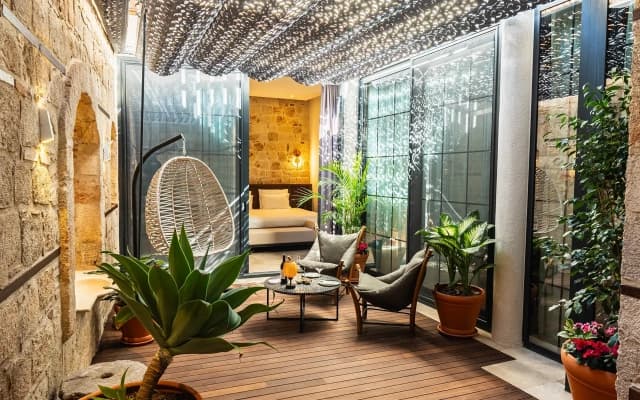 Отель Belmondo Suites