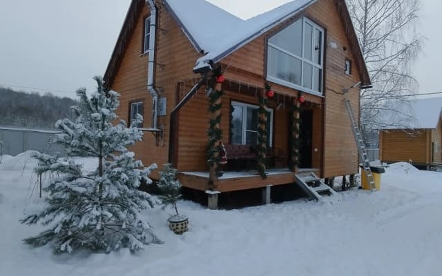 Частный дом Уютный дом с беседкой на берегу озера