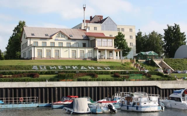 Отель Гостиничный комплекс 40-й Меридиан Яхт-клуб