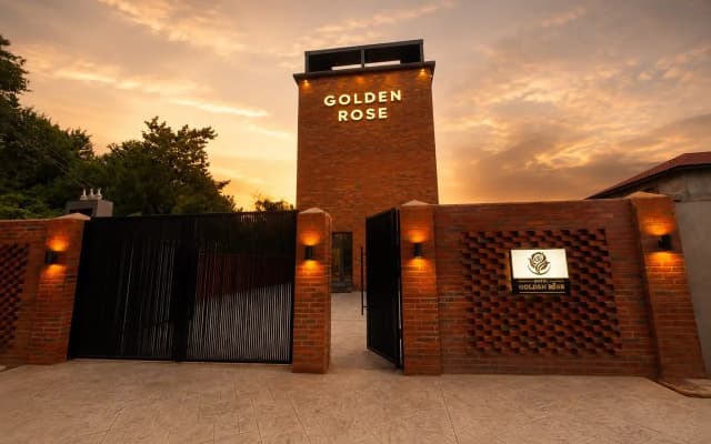 Отель Golden Rose Hotel