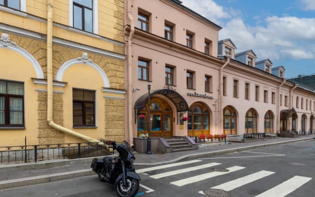 Отель Три Моста
