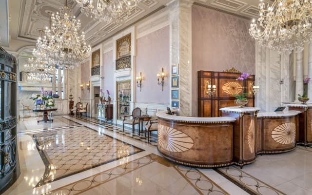 Rixos Pera Istanbul + Nickelodeon Play Tersane Access