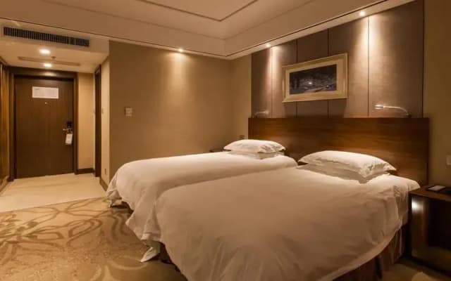 Hangzhou Yuecheng Audio & Video International Hotel (Boao Xinhan Road Subway Station)