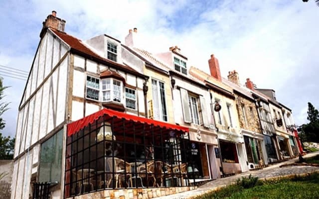 La Purinee Khaoyai