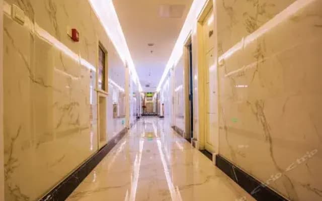 Taizhou Dongguanhe Business Hotel (Huangyan Wuyue Plaza)