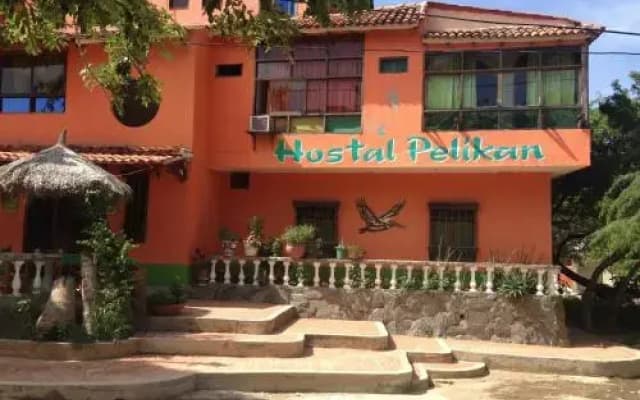 Hostal pelikan taganga