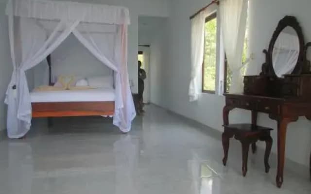 Warung Jemeluk & Home Stay