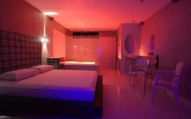 Mc Motel (Только для взрослых)