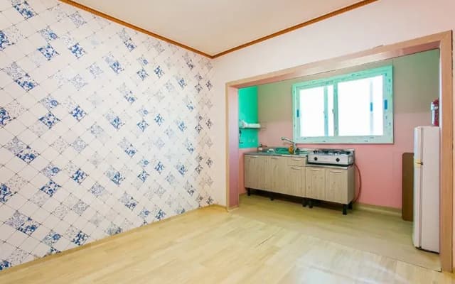Anmyeondo Sunflower Pension