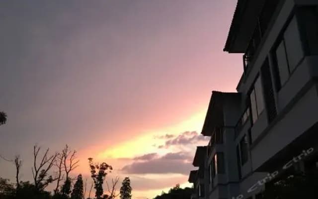 Xianshanhu Village Hotel