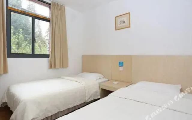 Liangfeng Hostel