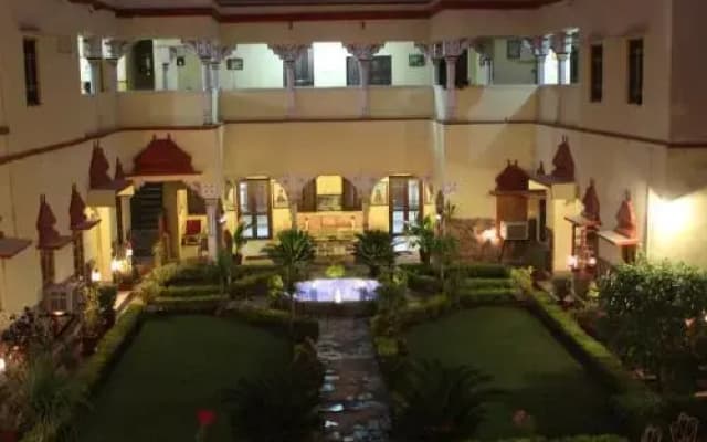 Ishwari Niwas Palace