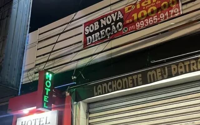 Hotel anoitecer