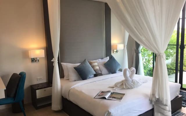La Playa Beach Front Pool Villa Cha-am