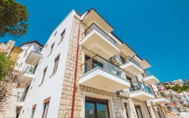 Golden Rose Suit Pension