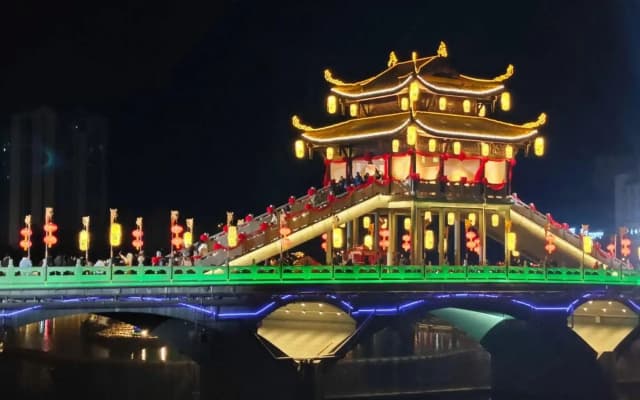 Lizhi Holiday Hotel