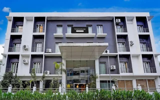 Cosy Castle at Medavakkam Near Jayachandran