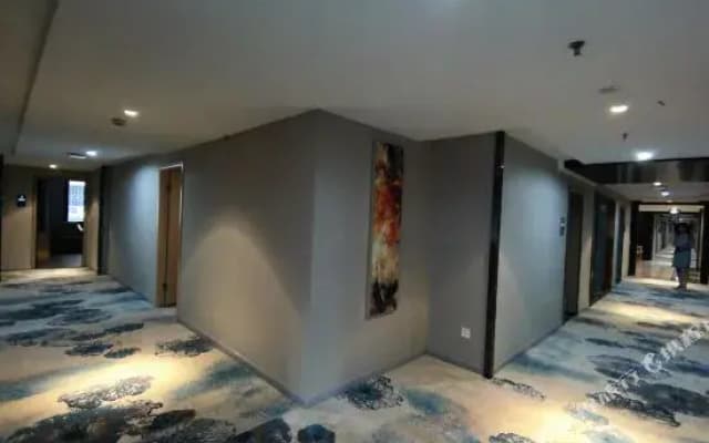 Dazhou Huazhou Hotel (City Center Plaza Dayi Middle School)
