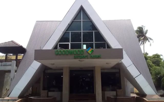 KYNROCK Airport Hotel