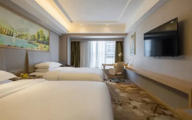 Vienna Hotel (Kunming Municipal Government Chunrong Street Subway Station)