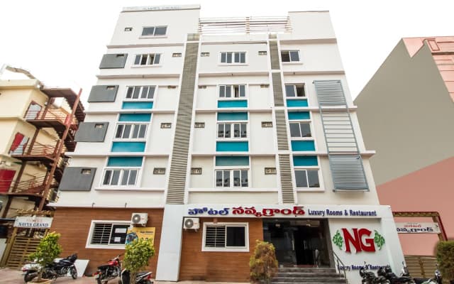 Capital O 7648 Sri Navya Grand