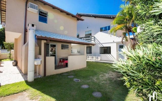 Casa Com 03 Dormitórios De Casal