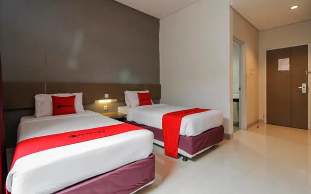 RedDoorz near Goa Sunyaragi