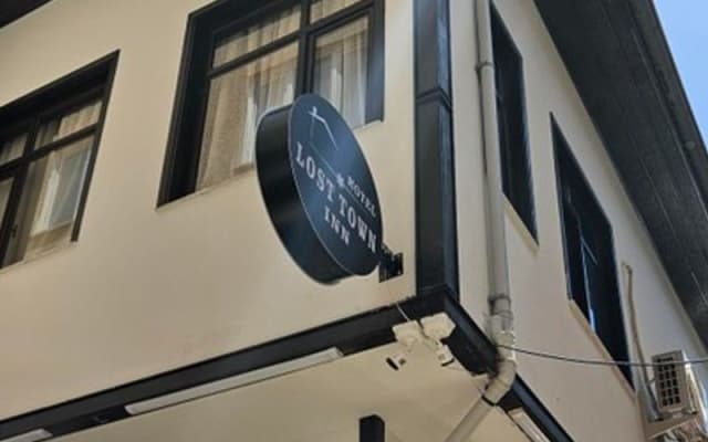 Loost Town Inn Hotel