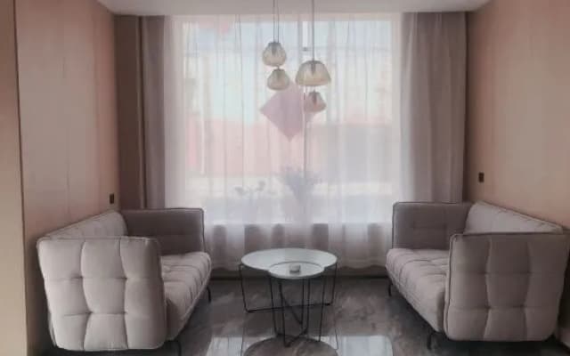 Full Year Fashion Hotel